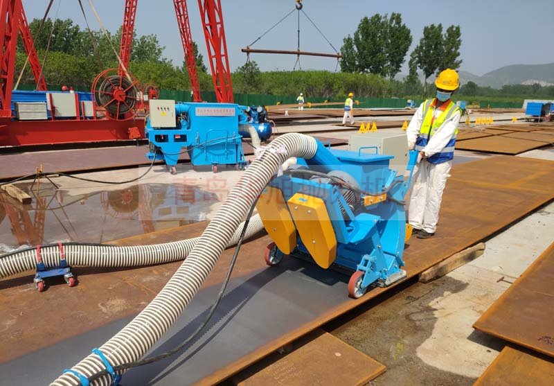 LM-850移動(dòng)式拋丸機(jī)清理鋼板效果